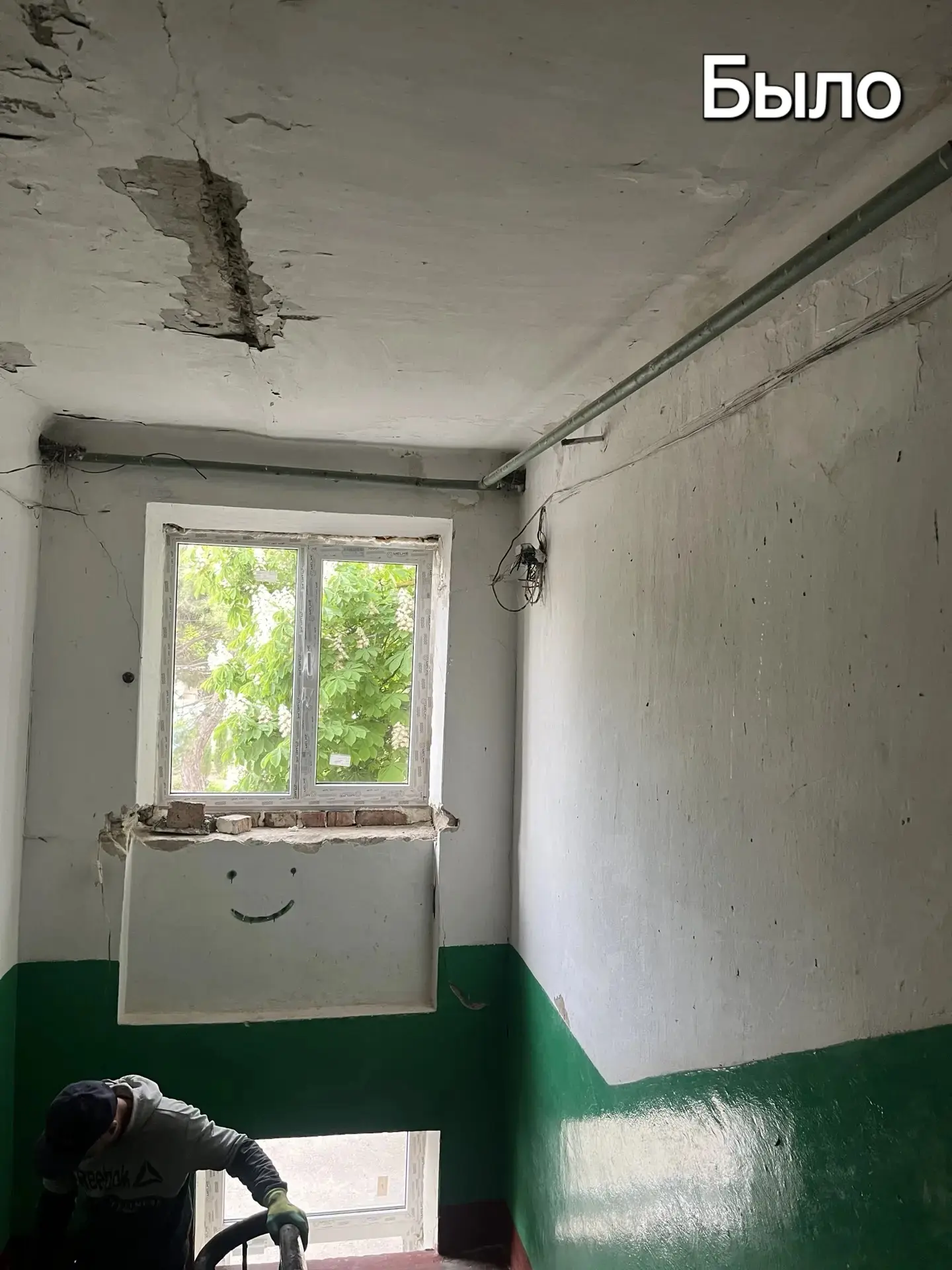 Закончили ремонт подъездов по адресу: с. Изумрудное, ул. Ульянова, д. 7.