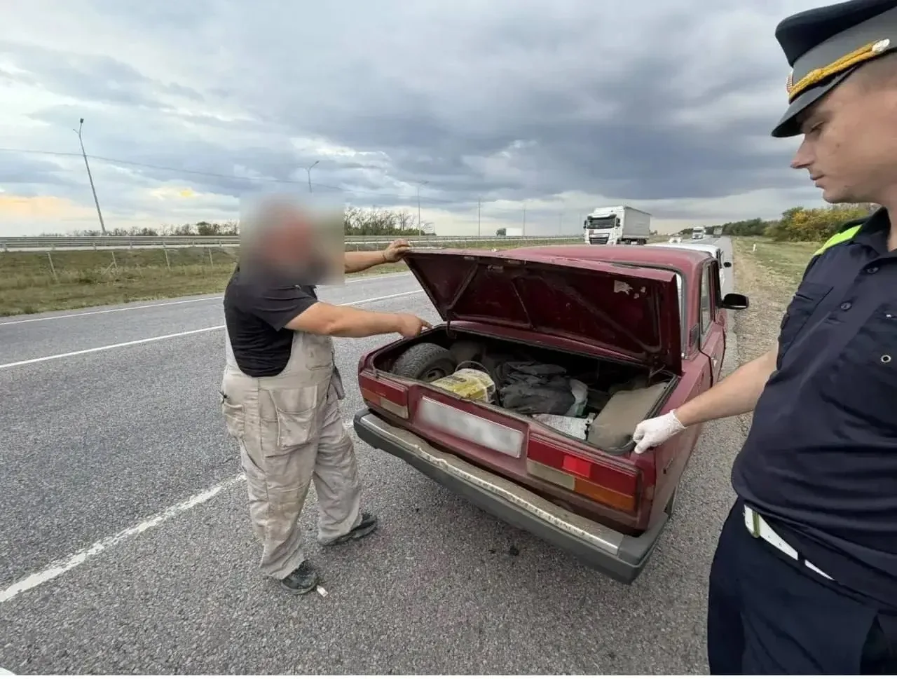 😱266 граммов запрещенки: на трассе М‑4 «Дон» задержали водителя с крупной партией мари...