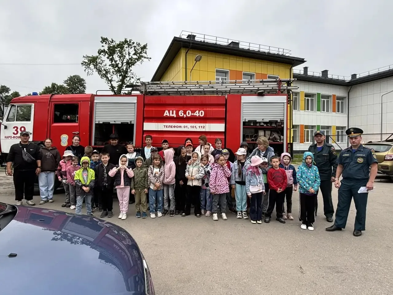 В гостях у «Искры» — спасатели МЧС ⛑️ 🚒

В лагере «Искра» день выдался не только жарким, но и очень