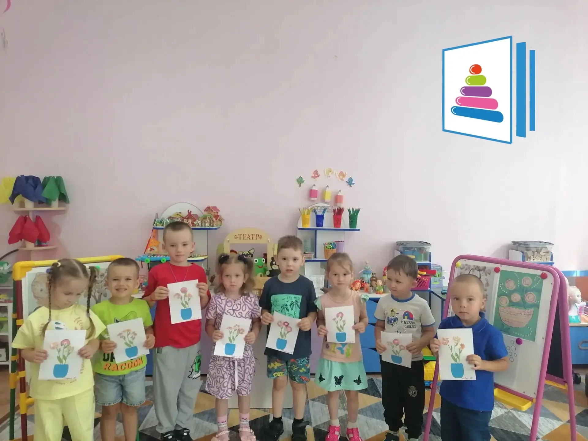 🎉 В  средней группе "Весёлые человечки" прошла удивительная выставка картин из каранда...