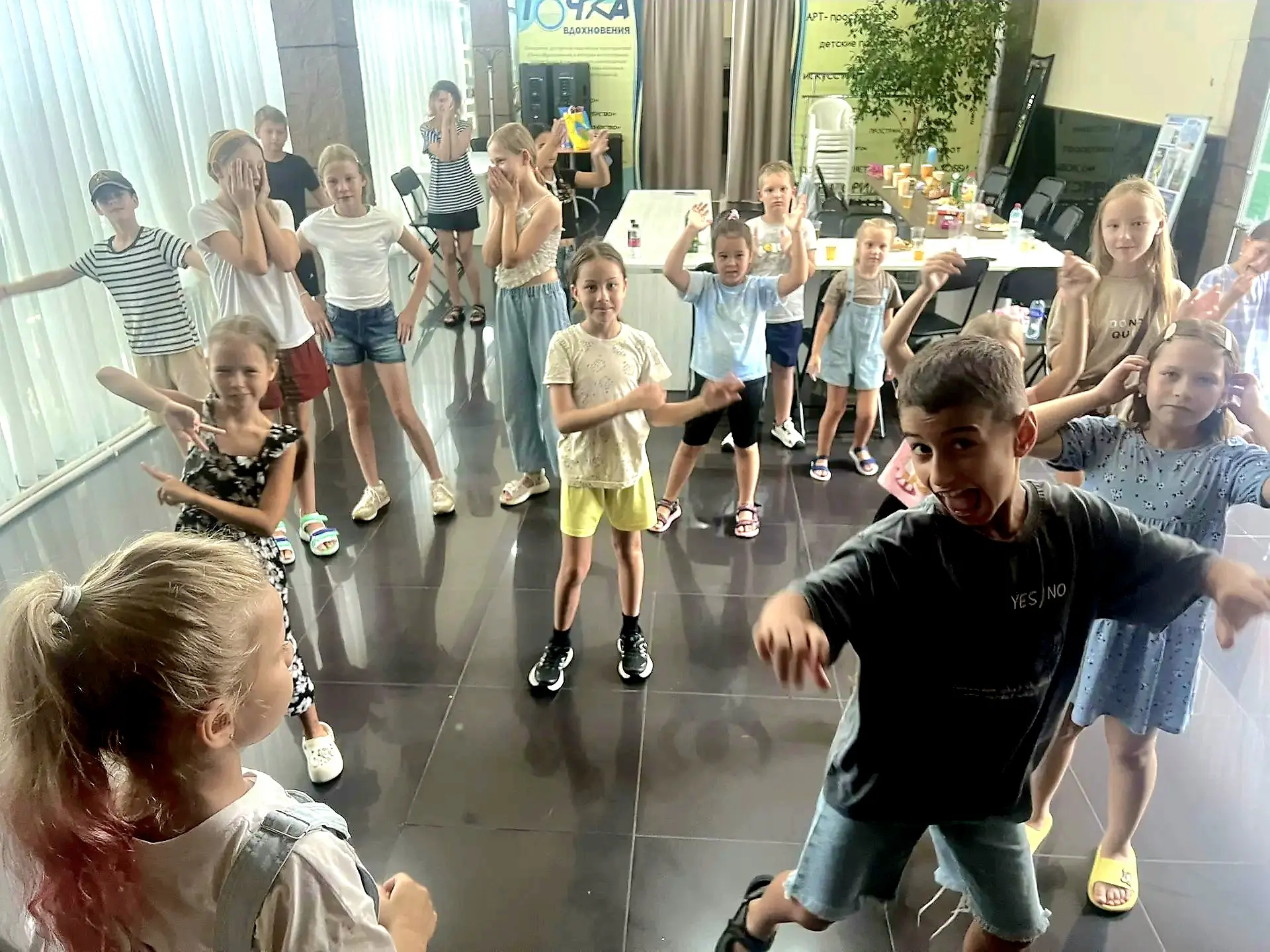 🏠🏠 Сегодня  на досуговой площадке  Дома культуры «Аэлита» сотрудники Дома творчества ...