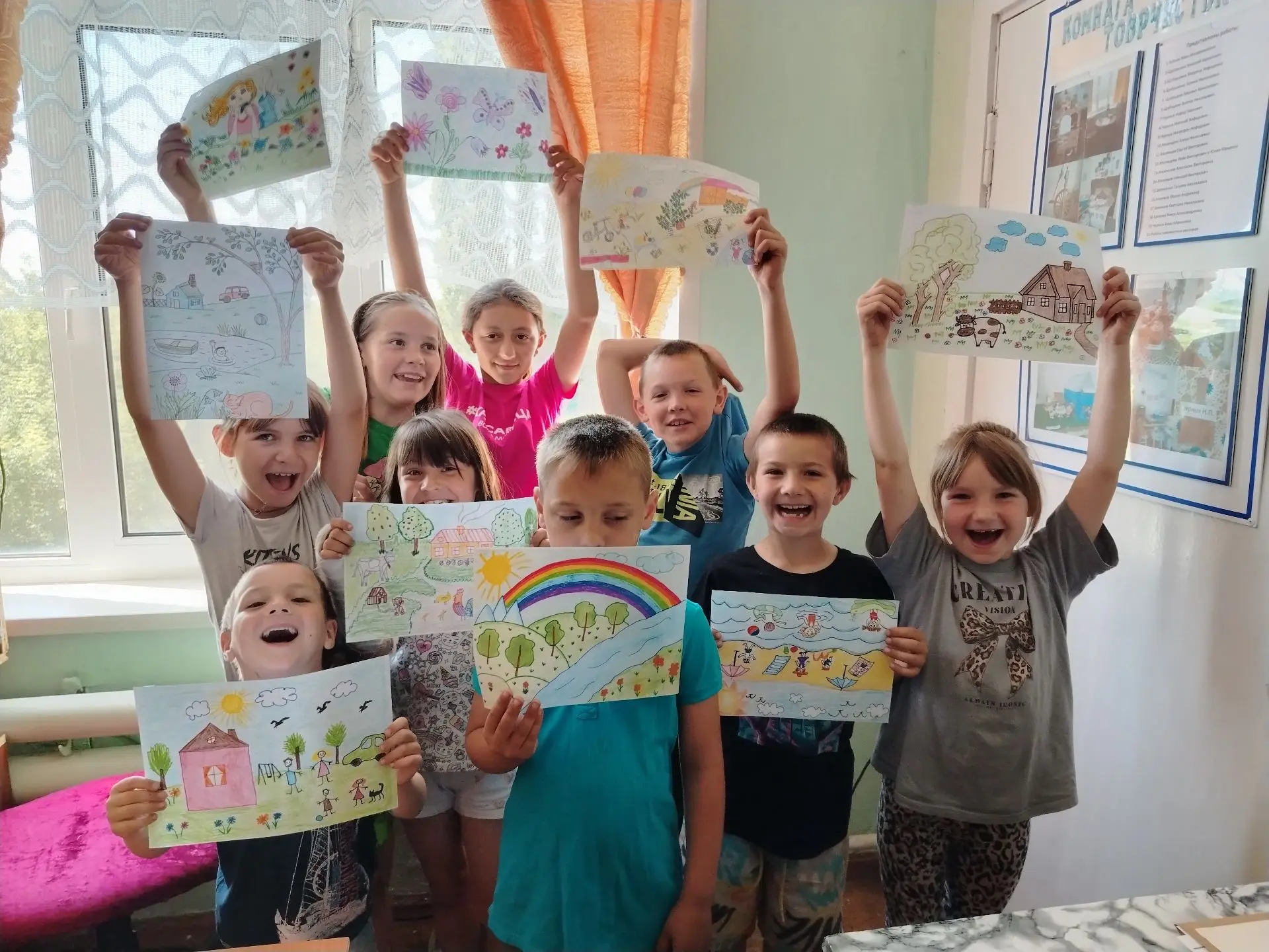 16.06.26 года Оськинская библиотека совместно со школьным лагерем «Солнышко» подготовили выставку де