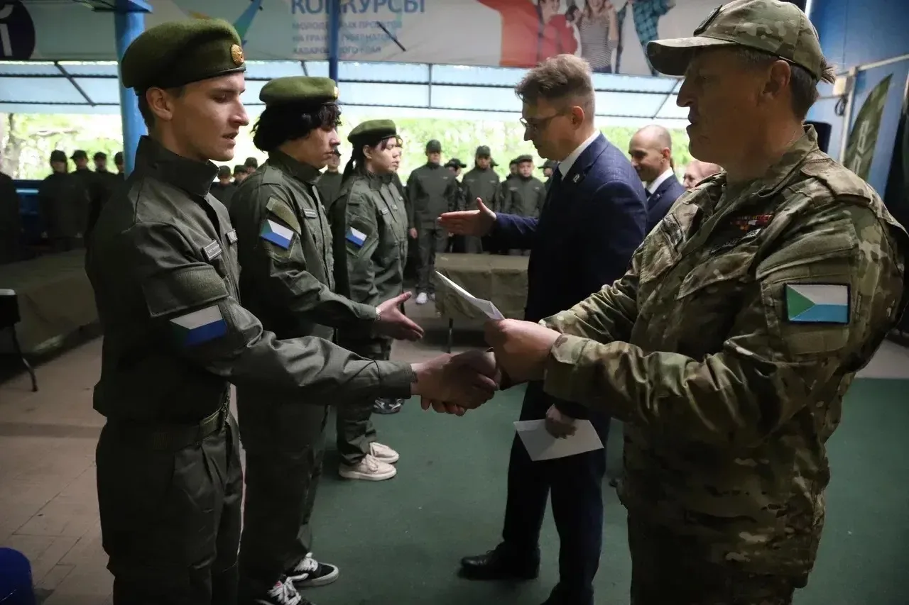 🚨 Продолжается набор на профильную смену «Время юных героев». Путевки еще есть.