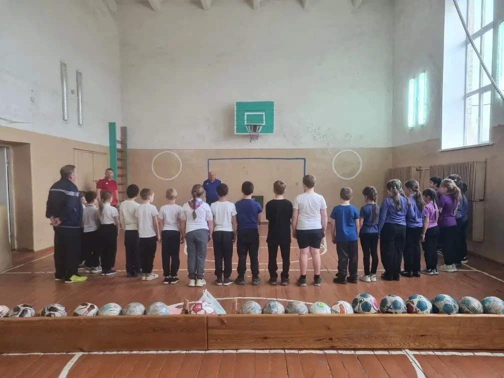 ⚽ Мастер-класс по футболу в Новотроицкой школе