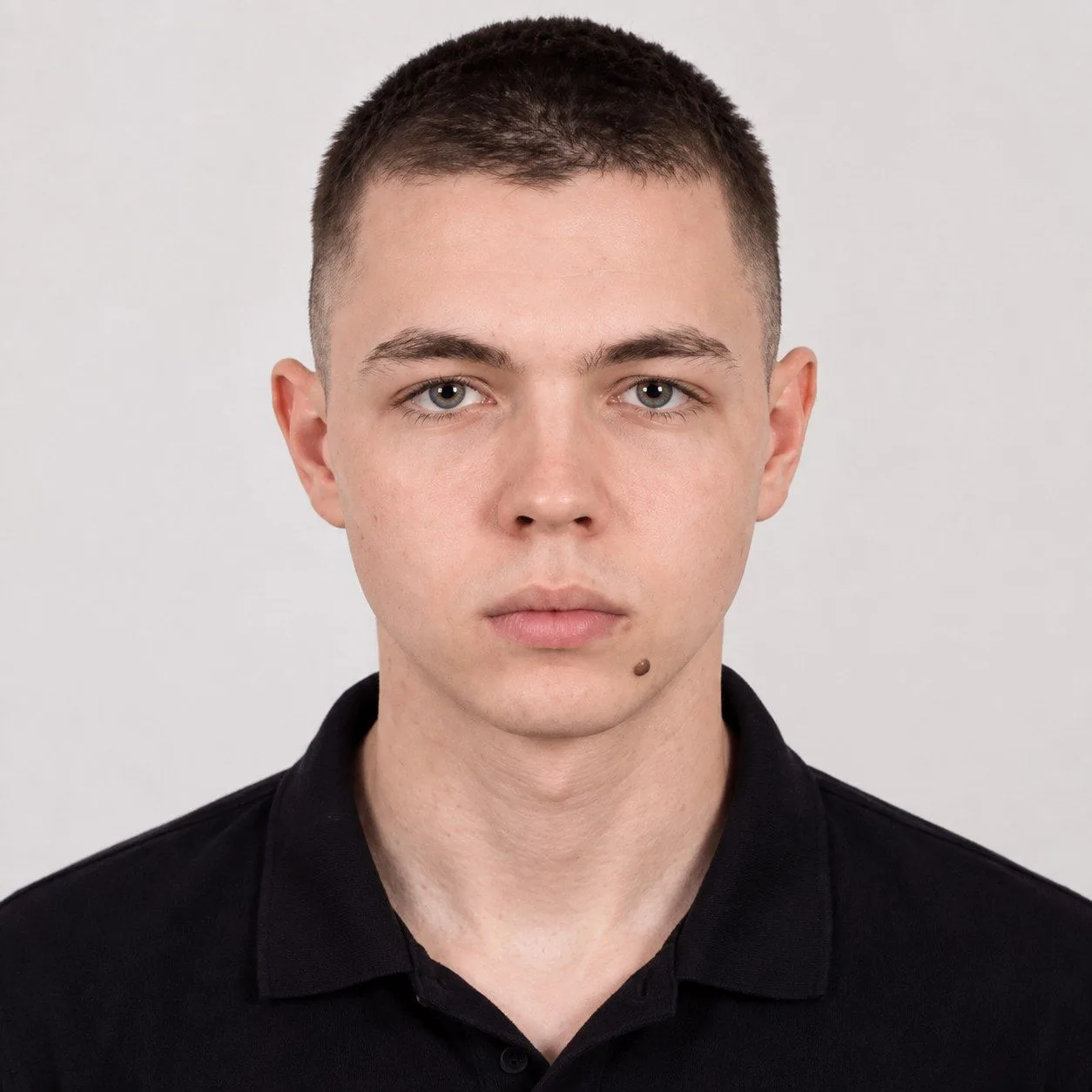 В Волгограде ищут пропавшего без вести 17-летнего Виктора Клименко.