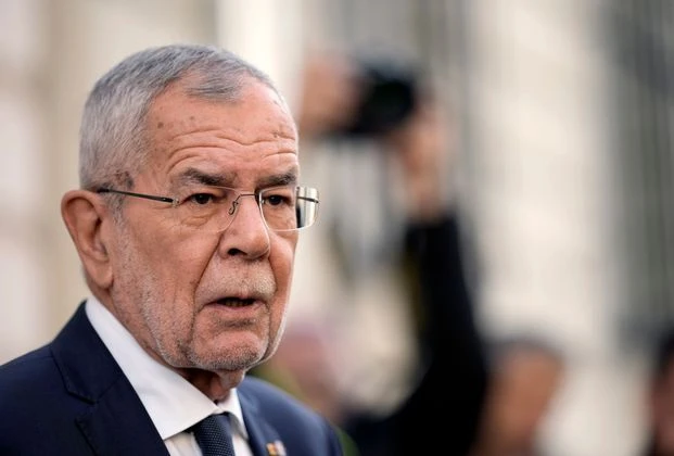 «Пусть изучает»: глава парламента Крыма предложил президенту Австрии купить глобус