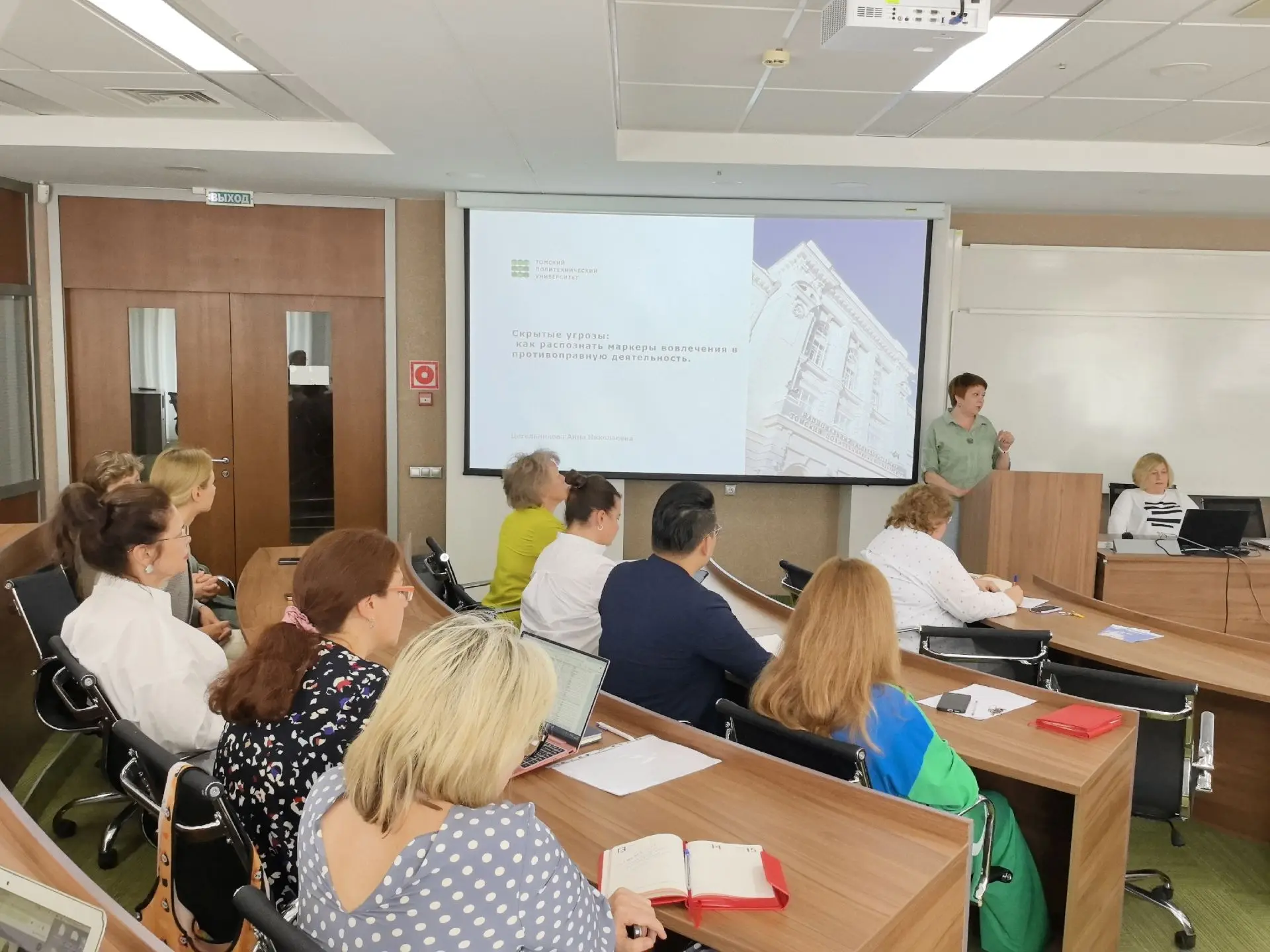 В томских университетах продолжается Декада безопасности

🎓Семь профилактических встреч с профессор