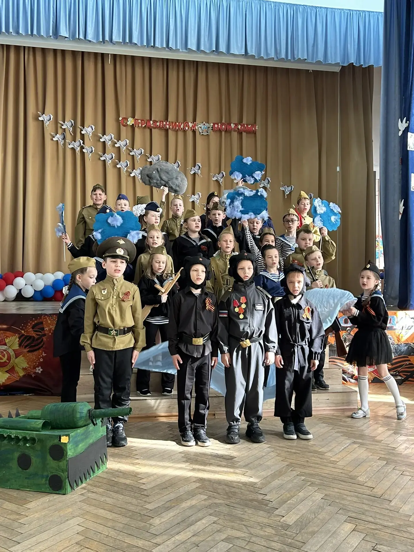 🎭🌟 БРАВО, 4 КОРПУС! 🌟🎭 Продолжаем праздновать 9 Мая и вспоминать, как это было в нашей любимой Школе