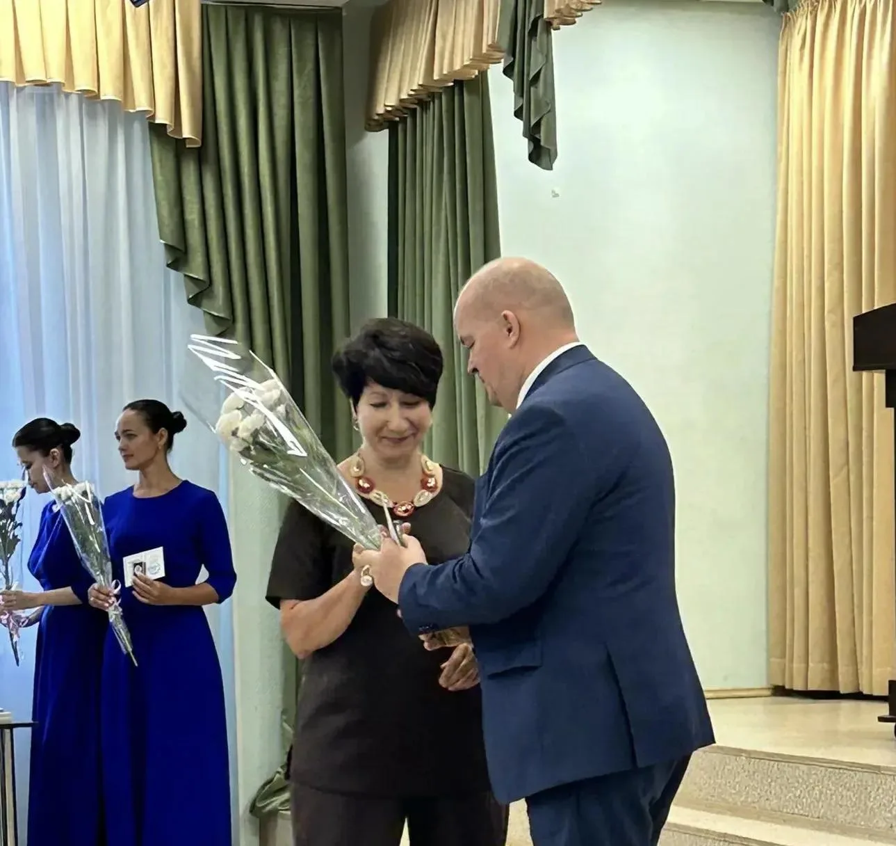 🎉 Поздравляем Любовь Геннадьевну Буймову, директора МБУДО ДЮФЦ «СТАРТ», с почётным зва...