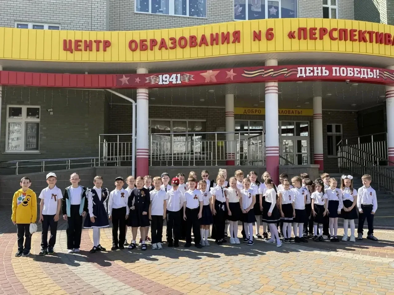 🕯️ «Светлая память о героях»: как наши первоклассники готовятся к 9 Мая.  В преддверии великого праз