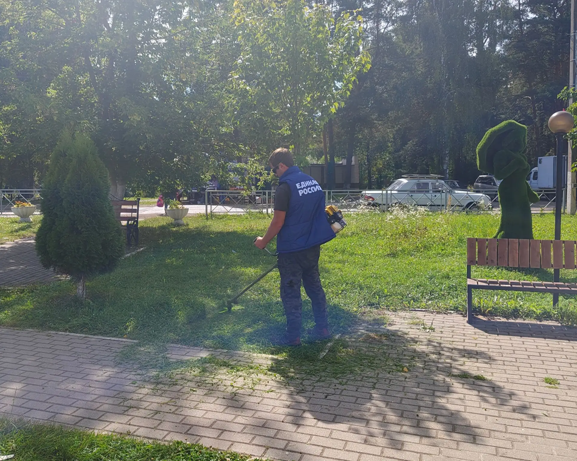 В рамках стартовавшего месячника по благоустройству  провели субботник в селе Восход. О...