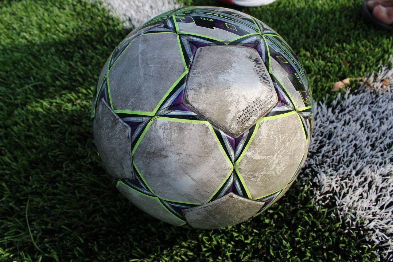 ⚽️В Абакане стартовал набор в летнюю школу футбола  Интенсивные тренировки для мальчиков и девочек о