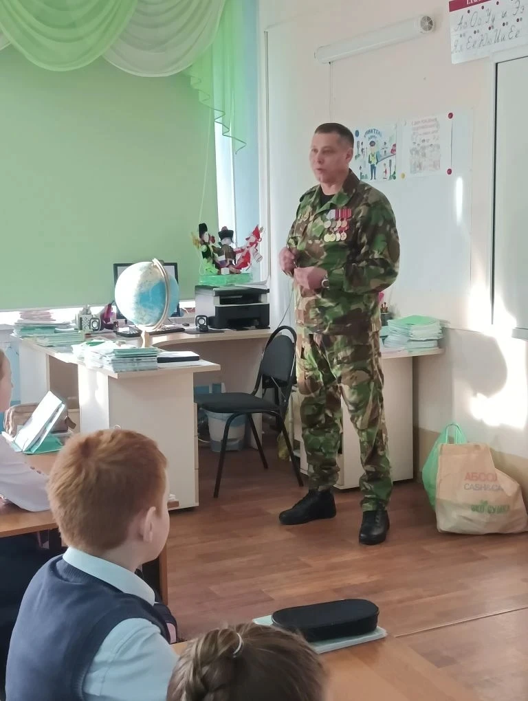 Диалог с героем в 3 "Б" классе  23 марта ученики 3 "Б" класса нашего лицея (классный  руководитель  