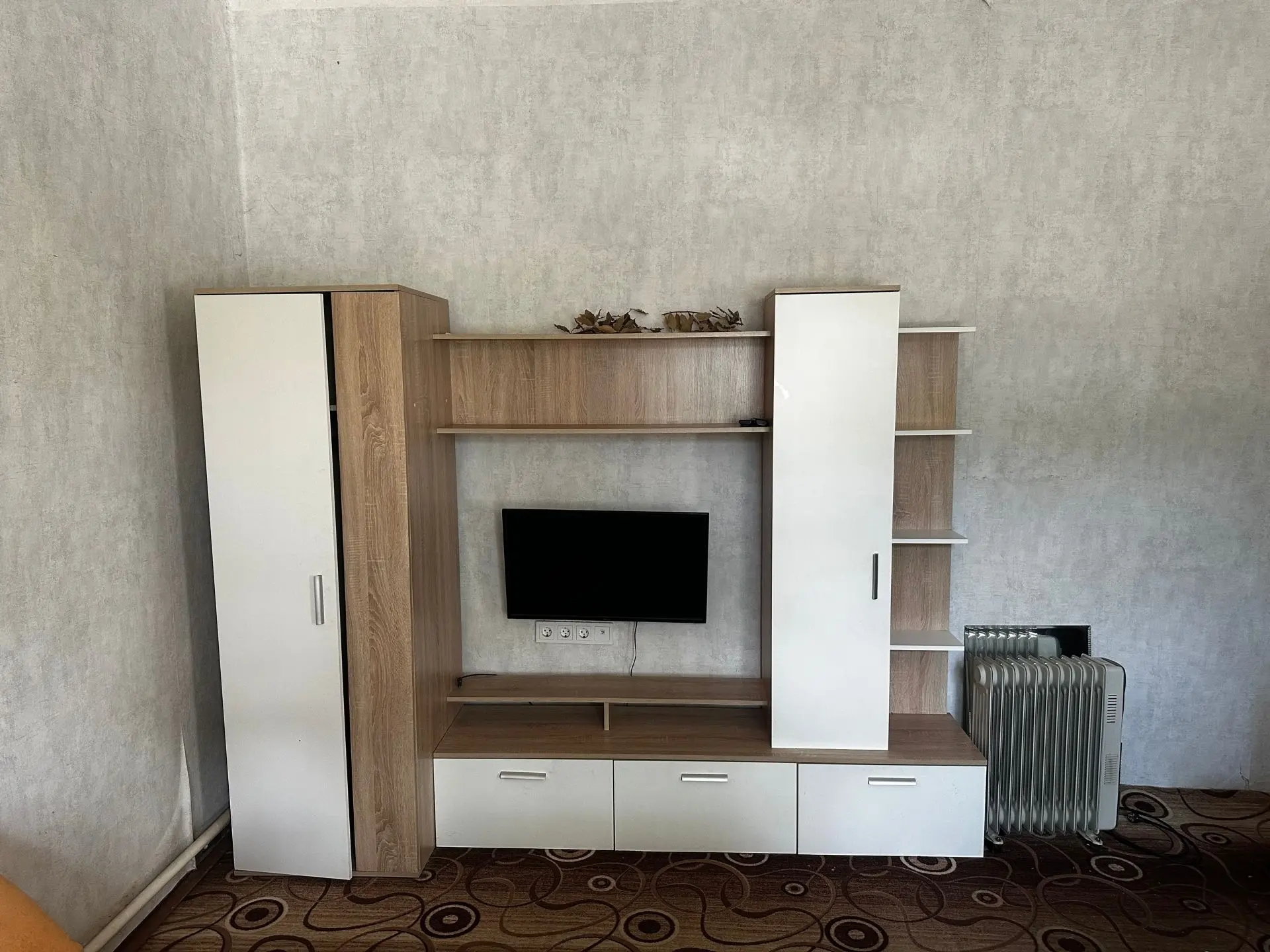 Продам стенку , в нормальном состояние