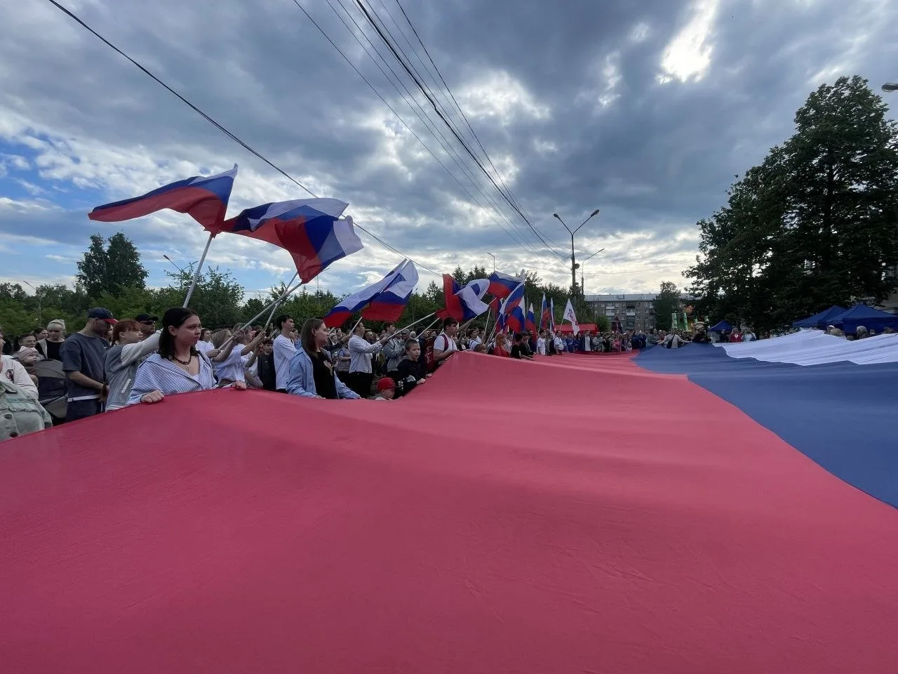 Рассказываем, как в Серове отметили День России 🥳

В этот день в Серовском историческом музее ждали
