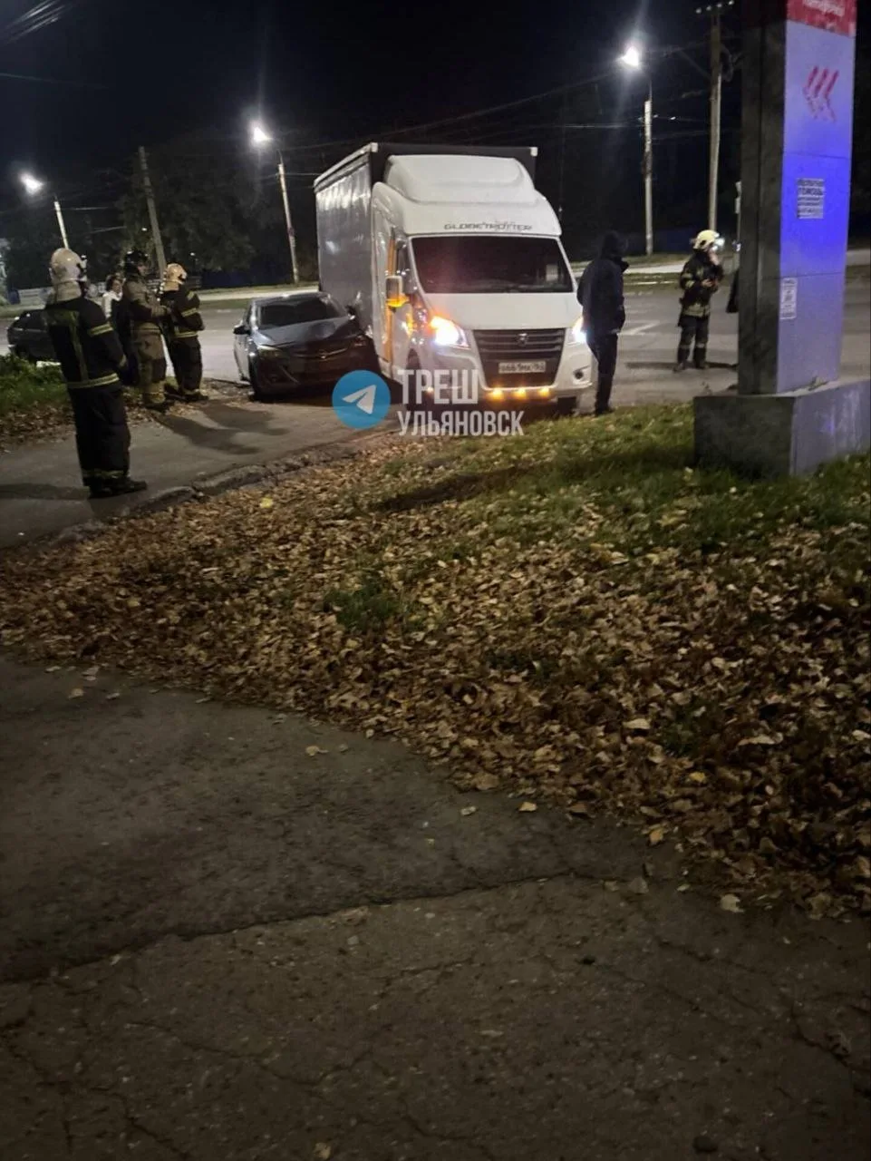 🚨 Газель столкнулась с легковушкой на Октябрьской