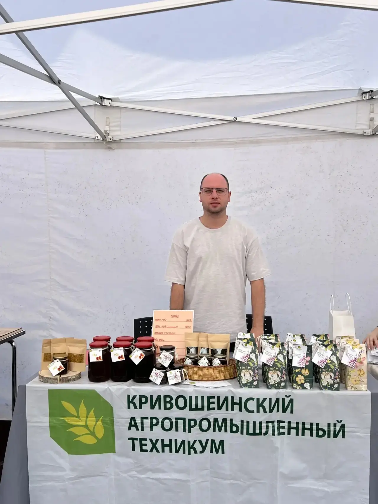 Кривошеинский агропромышленный техникум представил свою продукцию на ярмарке в рамках р...