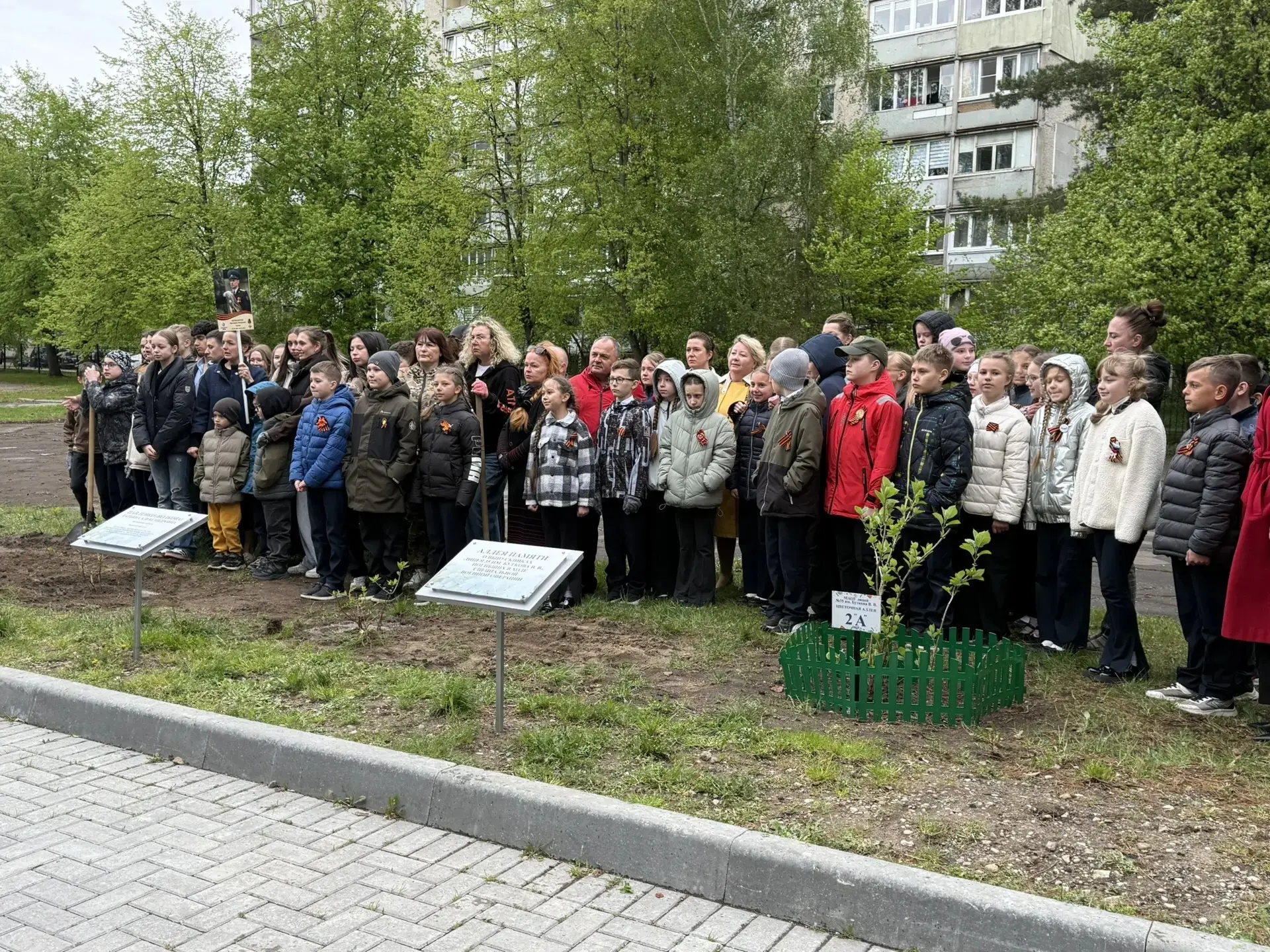 Аллея героев🇷🇺  В лицее прошло очень важное и трепетное событие. Мы открыли «Аллею героев». Высадили