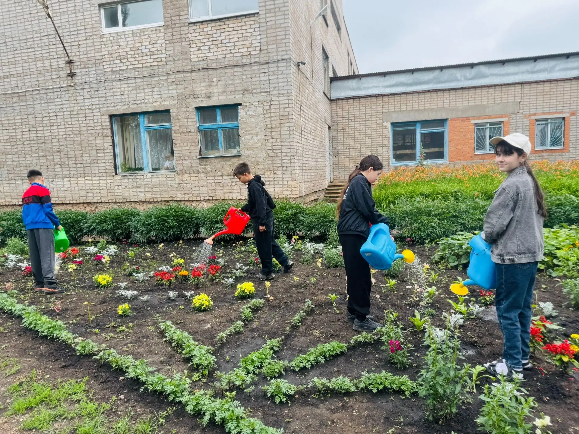 Маленькие дела, важные уроки 🌱

Летние отработки для 6Б - это не про «отработать время», а про реал