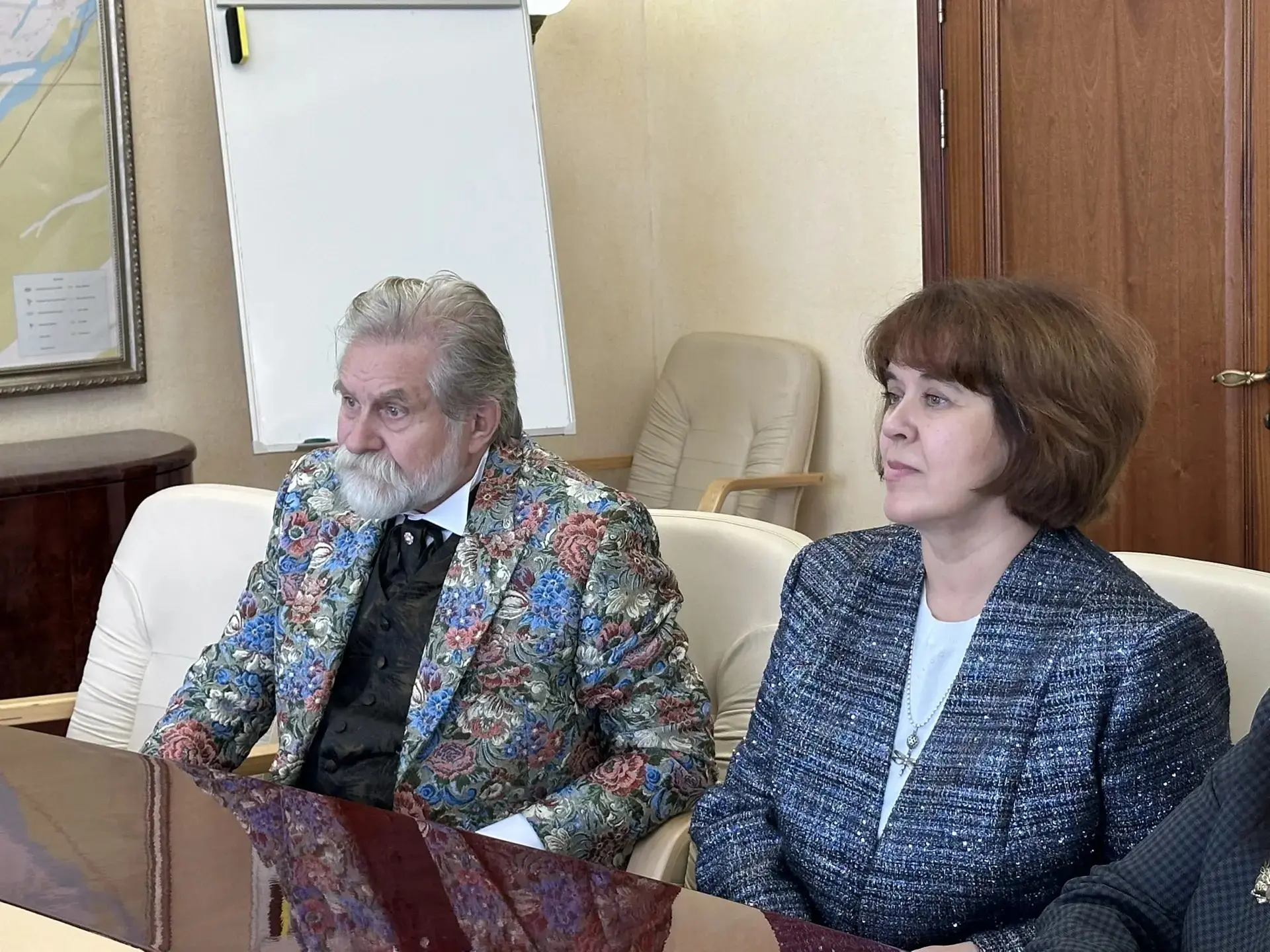 К 400-летию Якутска создадут серию монументальных полотен об ысыахе. Это глава Якутска ...