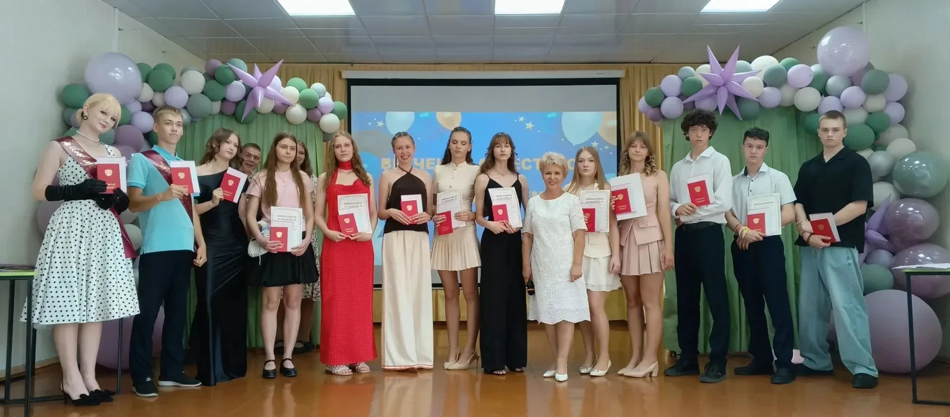 🎓 В лицее прошли торжественные вручения аттестатов

25 июня состоялся выпуск 9-х классов, а 28 июня
