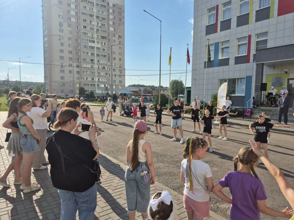 ☀️ 10 июня на территории СОШ № 78 прошло праздничное мероприятие, в рамках Губернатоского проекта "П