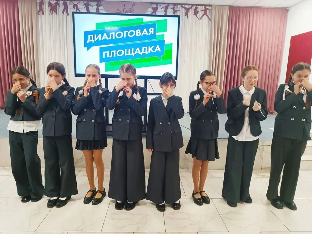 Праздник созидания и единства!  🇷🇺 Ежегодно 1 мая в России отмечается Праздник Весны и Труда, которы