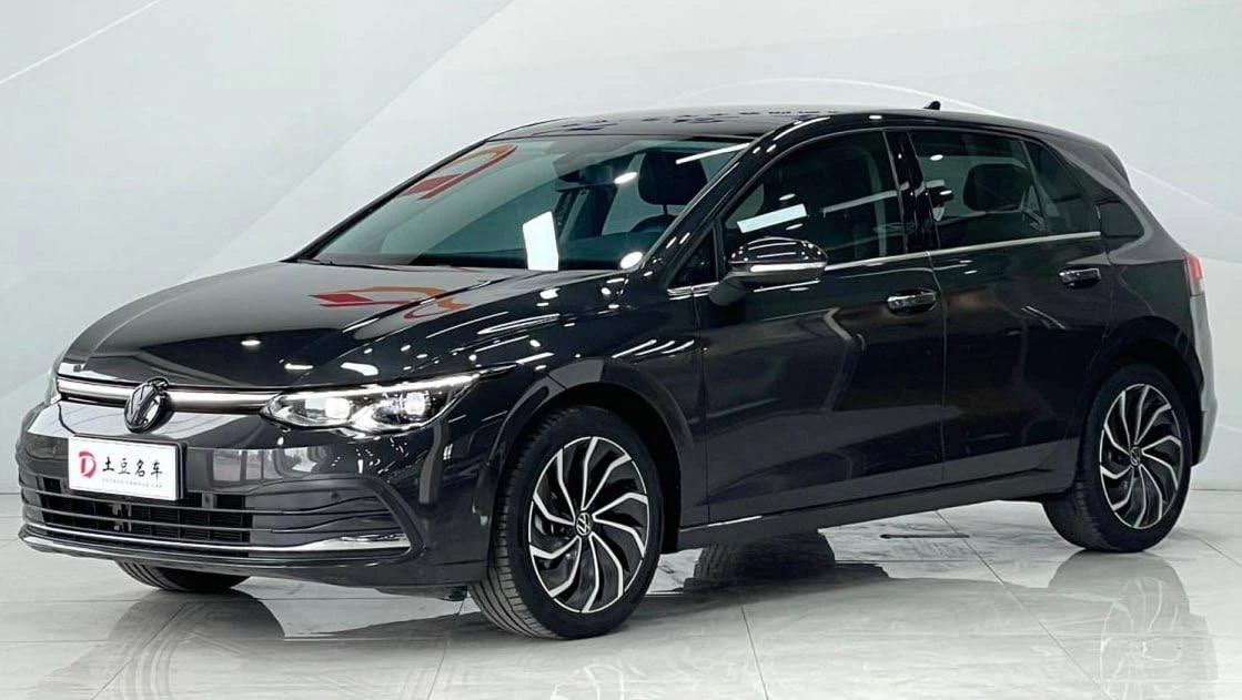 Поздравляем Сергея из г. Донецк с покупкой Volkswagen Golf 2023 года