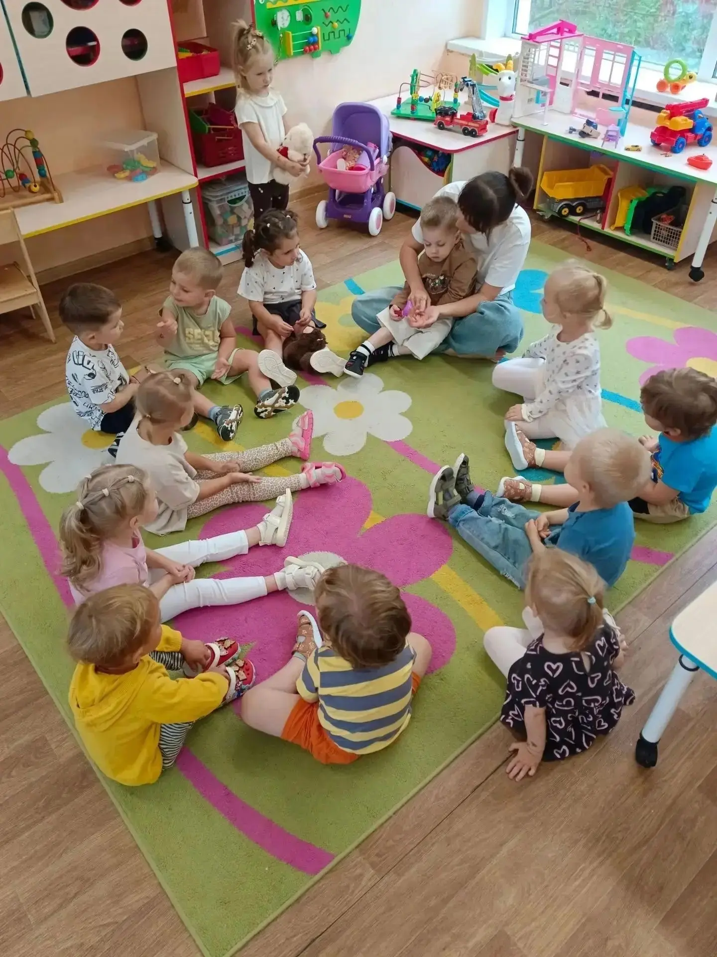 🧸А ДАВАЙТЕ ЗАГЛЯНЕМ К НАШИМ САМЫМ МАЛЕНЬКИМ?