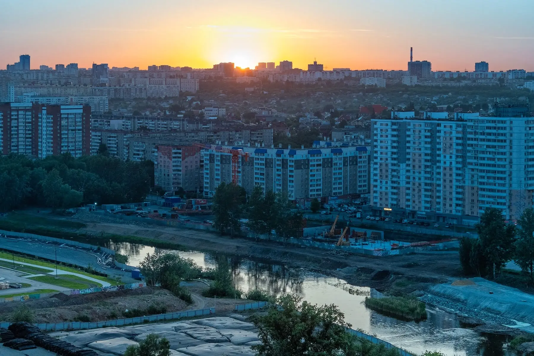 Спокойной ночи, челябинцы! 😴 Завтра будет облачно 🌤, 🌡 температура днём +18, ночью +...