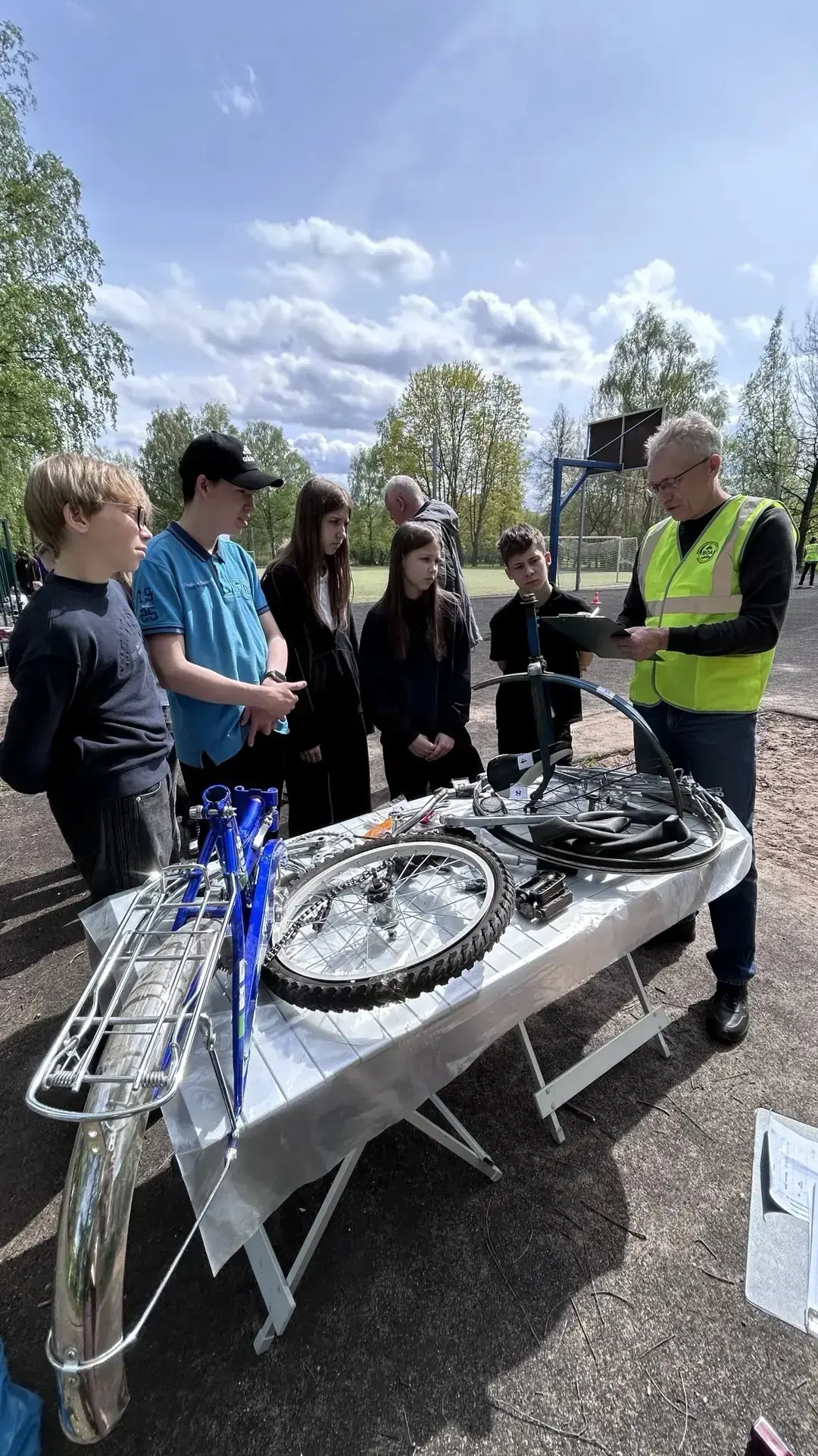 🚴‍♂️ 12 мая 2026 года на базе ДДТ Калининского района прошли захватывающие районные соревнования «Юн