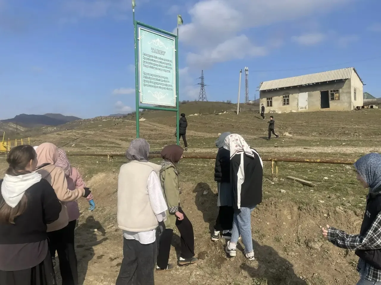 14.03. прошёл традиционный субботник, в котором активно участвовали наши ученики. Ребят...