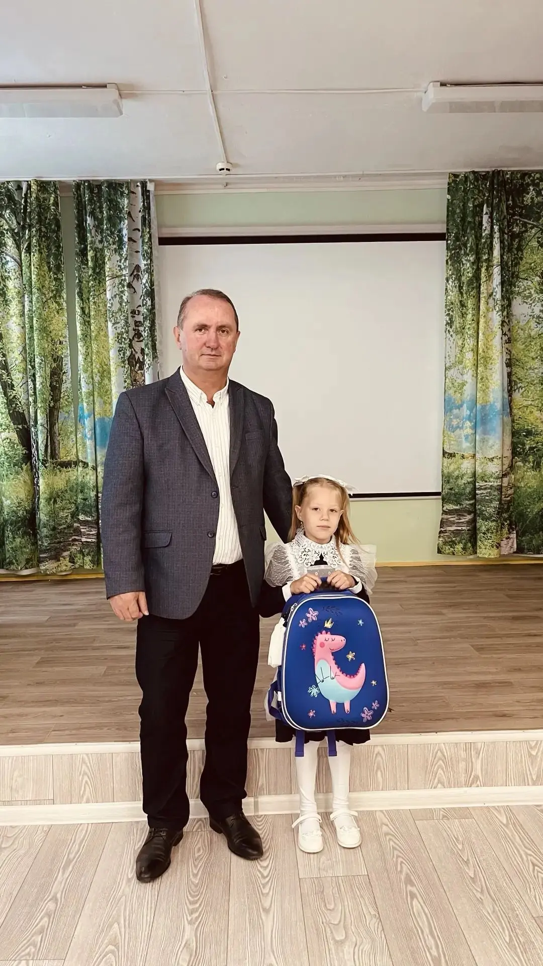 Сегодня начальник Дрожжановской РУЭС Алмаз Жадитович Валиуллов вручил ранец со школьным...