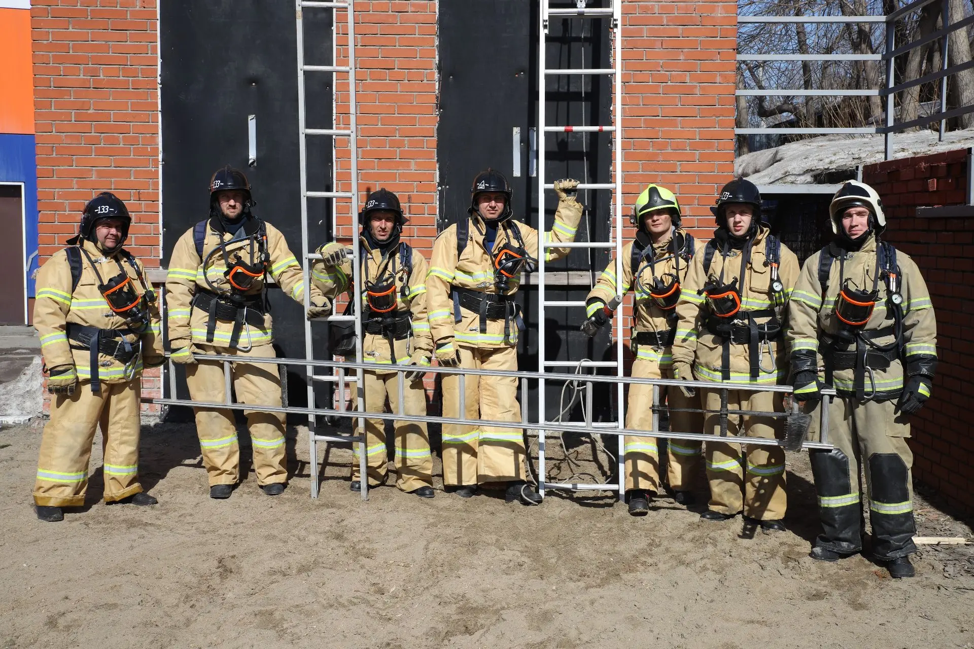 Пополнение в рядах профессионалов🚒   Сегодня на Выставке пожарно-спасательной службы Новосибирской о