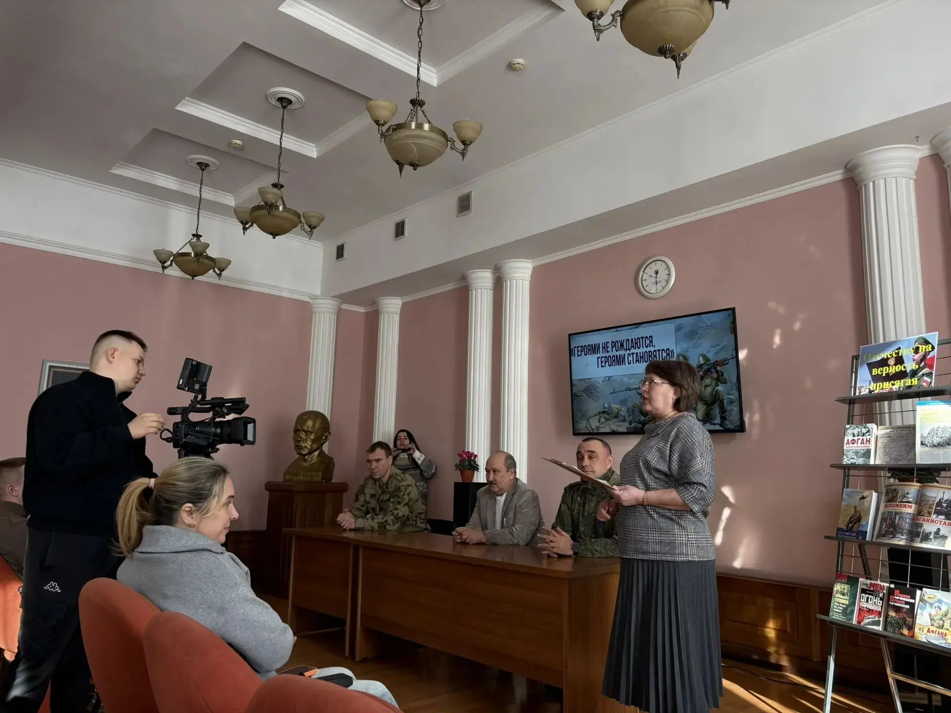 Героями не рождаются – героями становятся 🇷🇺⁣ 13 февраля в Центральной городской библиотеке имени В.