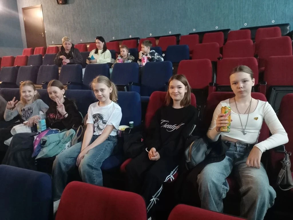 Сегодня 4А класс отправился в кинотеатр "Авалон" на долгожданную премьеру- фильм "Домовёнок Кузя 2".