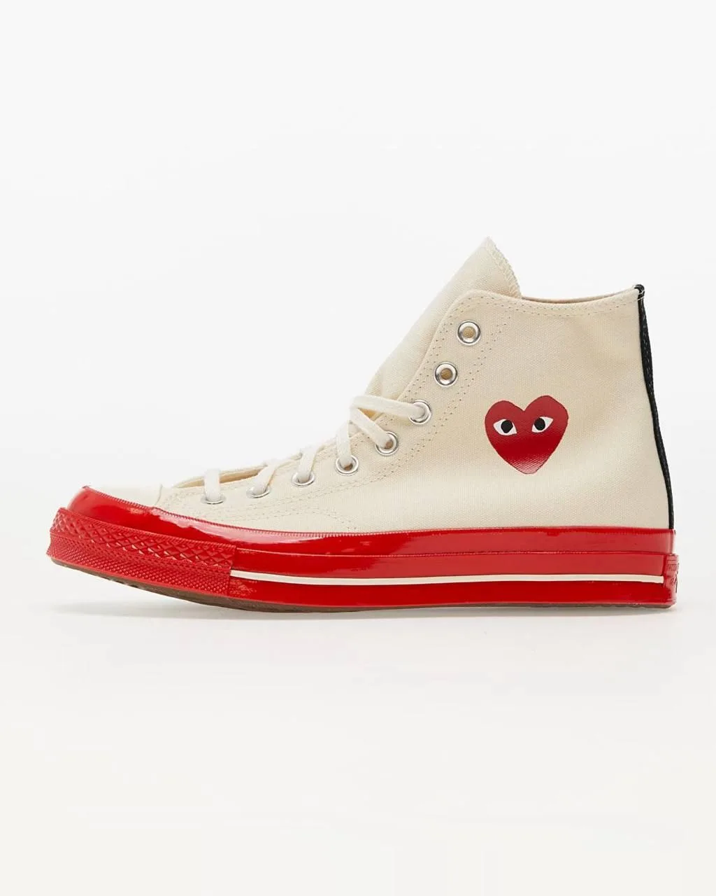 ❤️  Под футболочки выше — Конверсы с сердечком

Comme des Garçons PLAY x Converse Chuck 70 High

Дос