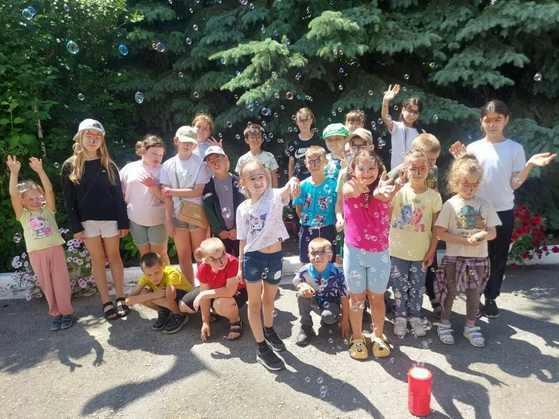Лето – это время открытий, веселья, приключений и, конечно же, ярких красок. 🌞🌸🫟 Сегодня педагог 