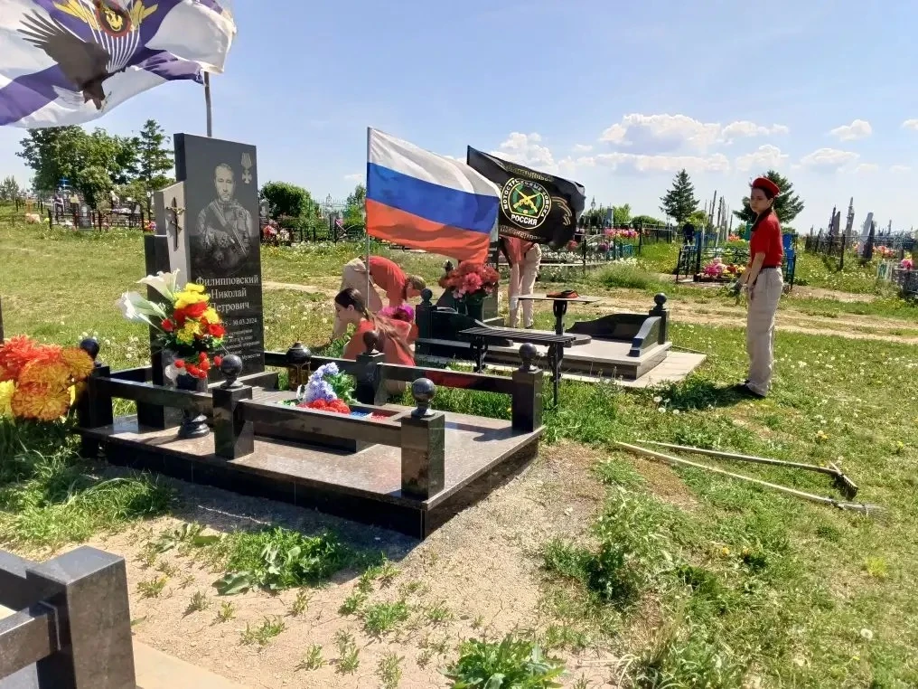 🇷🇺 Память жива: Наши юнармейцы почтили героев

В день важного праздника — Дня ветеранов Вооруженны
