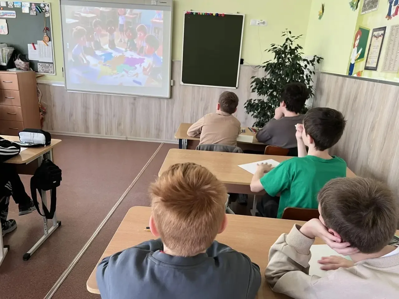 🌱🌸 Весенние каникулы проходят с пользой и яркими впечатлениями! ☀️  Ученики 4 «Д» класса побывали на