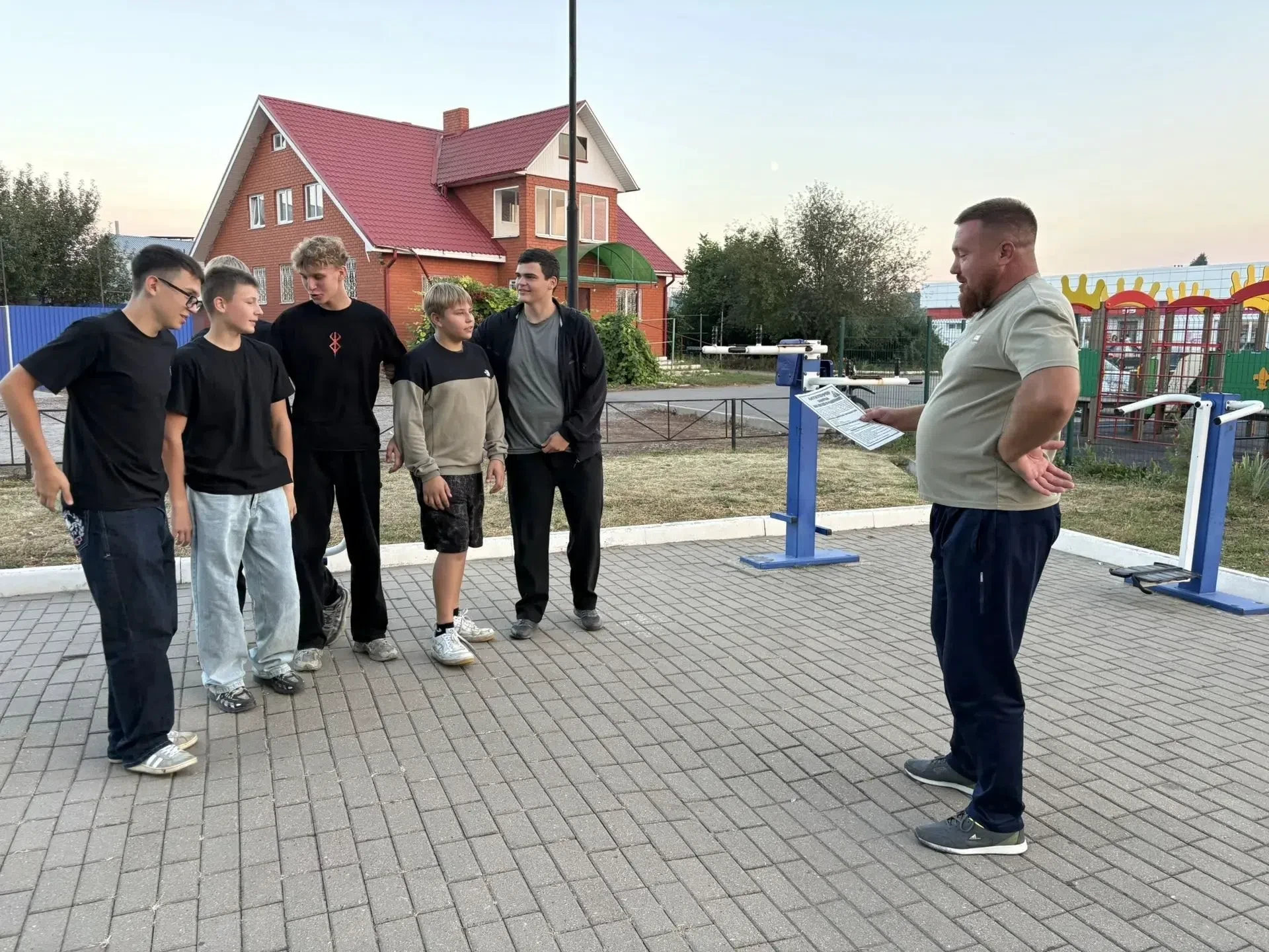 Вот как обычно проходят такие инструктажи в ФОКе «Победа» и на дворовых площадках — это...