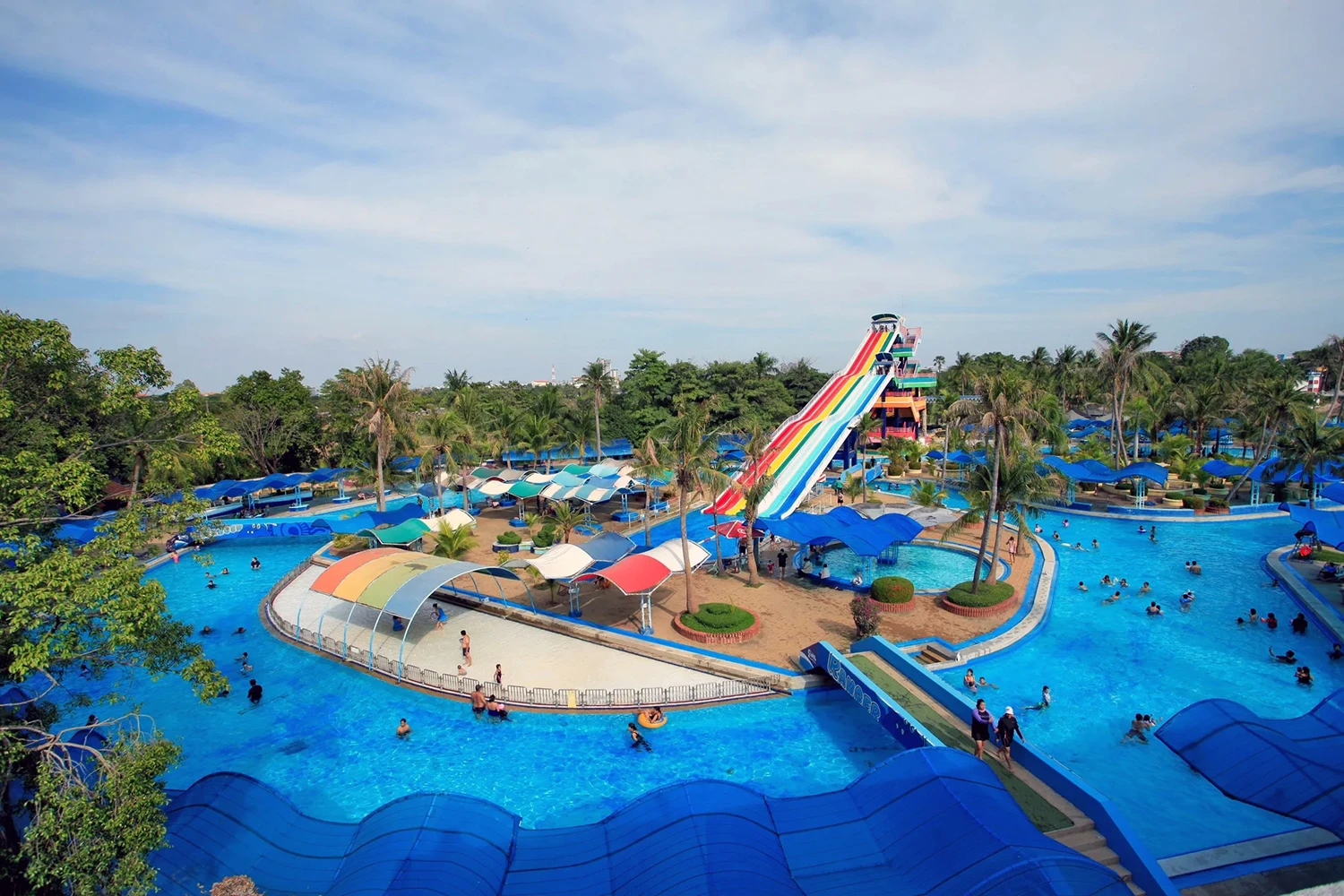🇹🇭 Популярный парк развлечений и аквапарк Siam Amazing Park, расположенный на северо-...