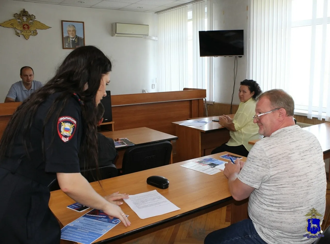 Полицейские Самарской области и общественники обсудили с представителями таксопарков вопросы профила