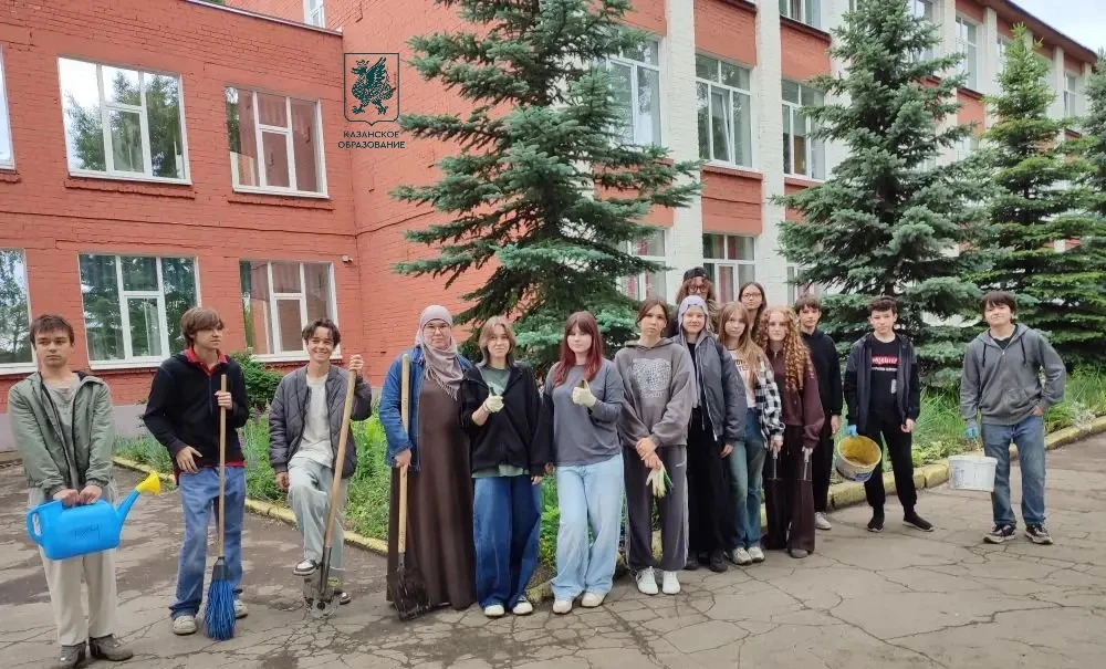 ЛЕТНЯЯ ТРУДОВАЯ ПРАКТИКА 🌸

🌸 В нашей школе стартовала летняя трудовая практика, и первыми кто при
