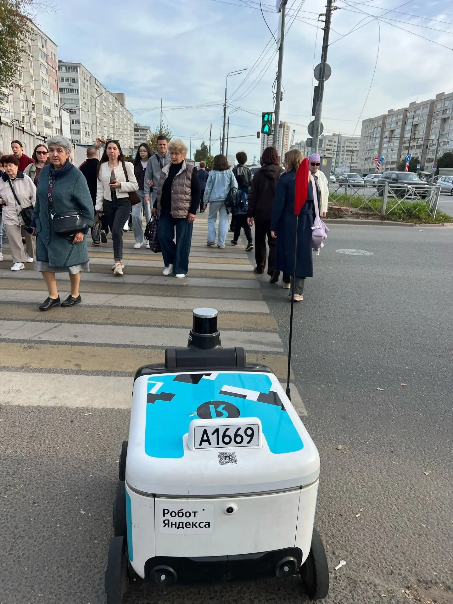 Роботы-доставщики уже вовсю катаются по Казани 🤖