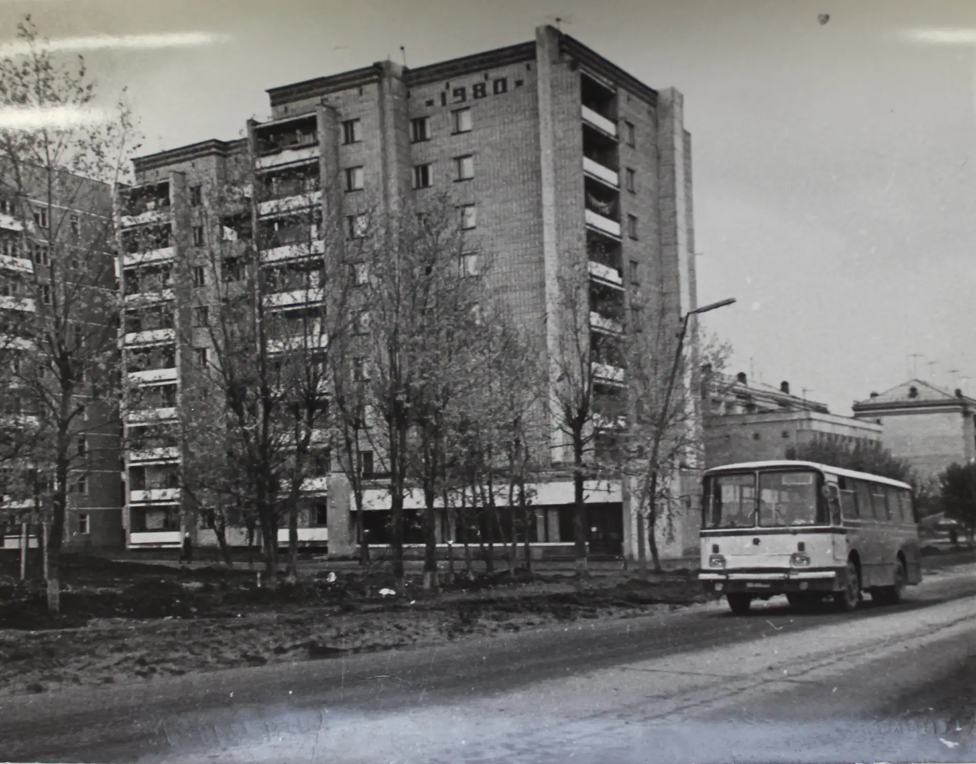 О строительных организациях, менявших облик города Усть-Кута в 1970-1980-х годах, вспом...