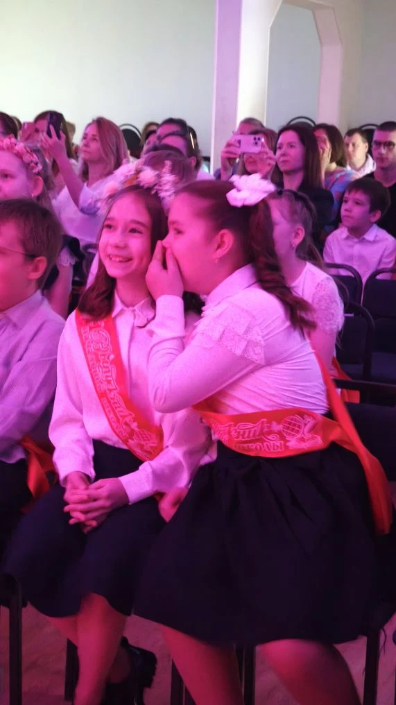 🍃 4 «А» прощается с начальной школой  Для учеников 4 «А» класса сегодня особенный день — трогательны