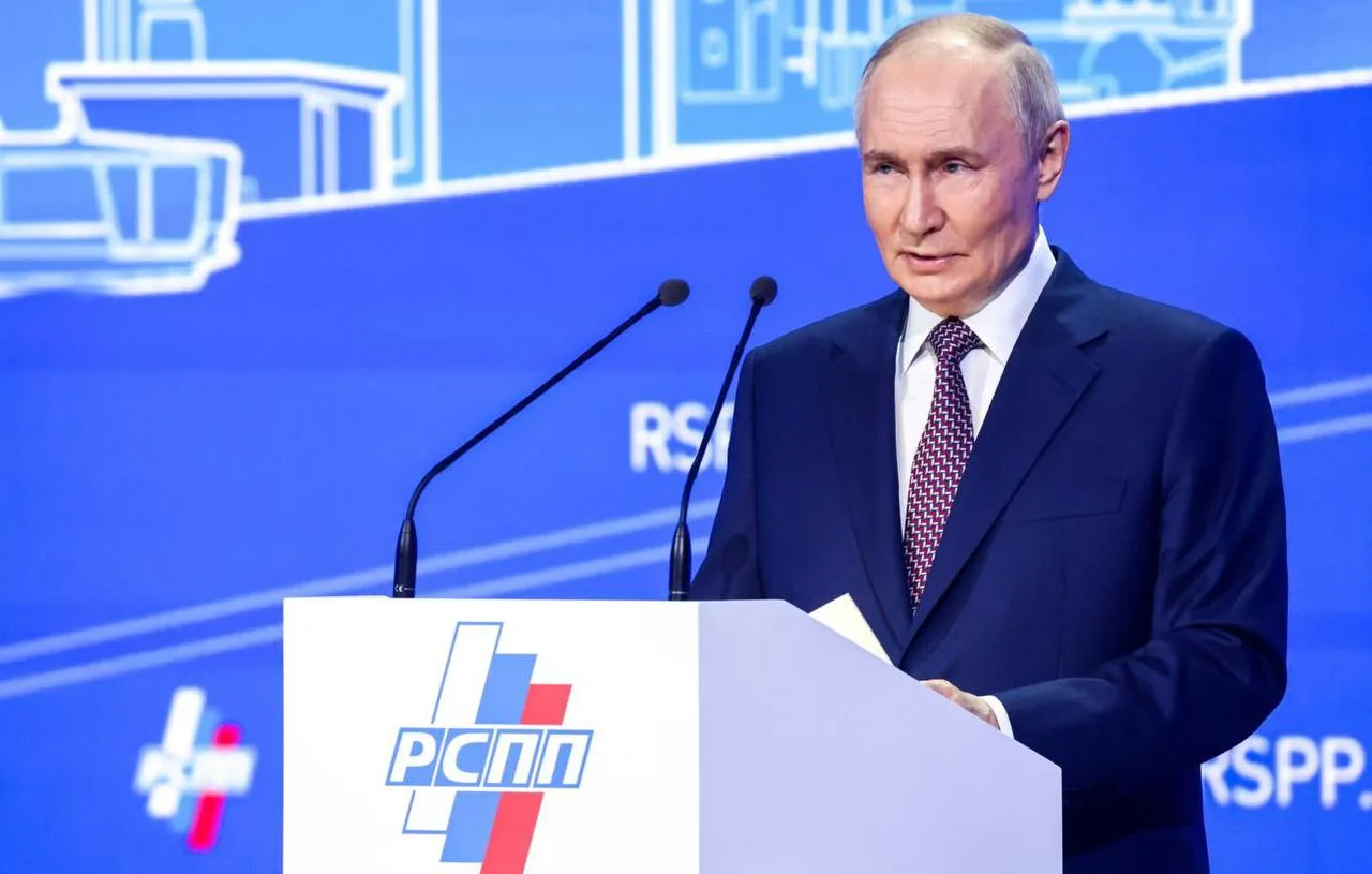 ⚡️ Путин поручил снизить «бумажную нагрузку» на врачей