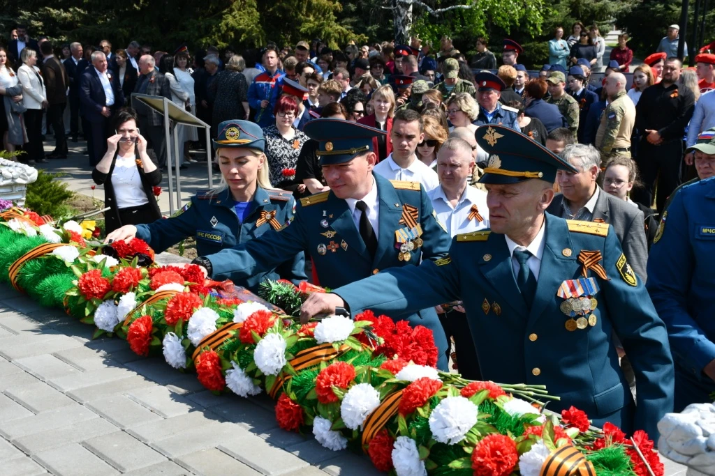 🪖🌷 Память, объединяющая поколения: в поселке Глубоком отметили годовщину Победы  ✅ Сегодня, 8 мая, в