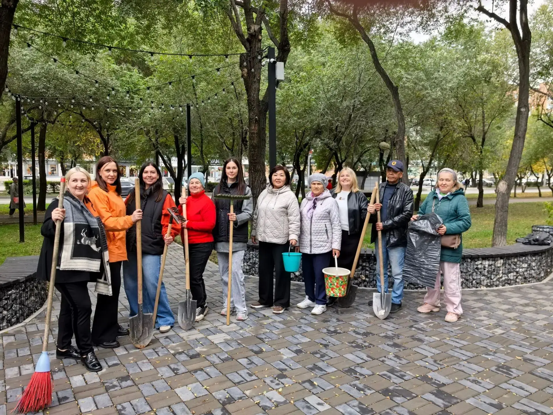 В Сквере предпринимателей прошёл завершающий сезонный субботник 🌿